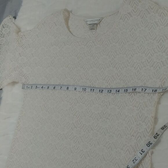 Christopher & Banks Petite Medium See Through White Flower "Crocheted" Top - Picture 5 of 9